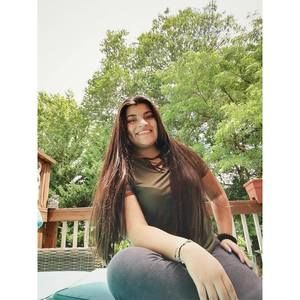 Meet your Posher, Adriana